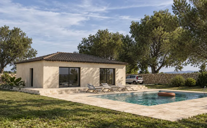 Le modèle C89 : plain-pied ouvert sur la terrasse et la piscine.