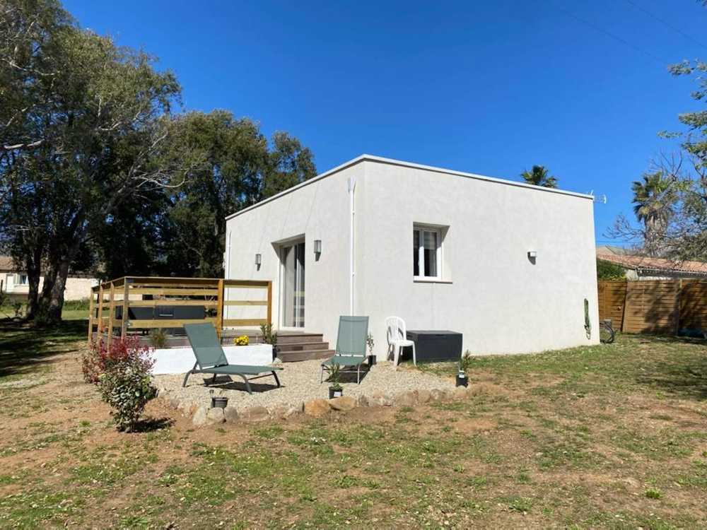 Maison livree en Reverbloc, vue depuis la terrasse