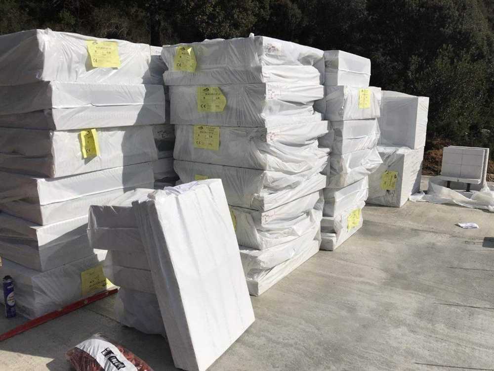 28 octobre 2019 : les blocs sur la dalle, prêts à être posés.