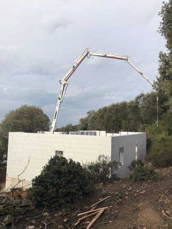 31 octobre 2019 : la pompe à béton en action.