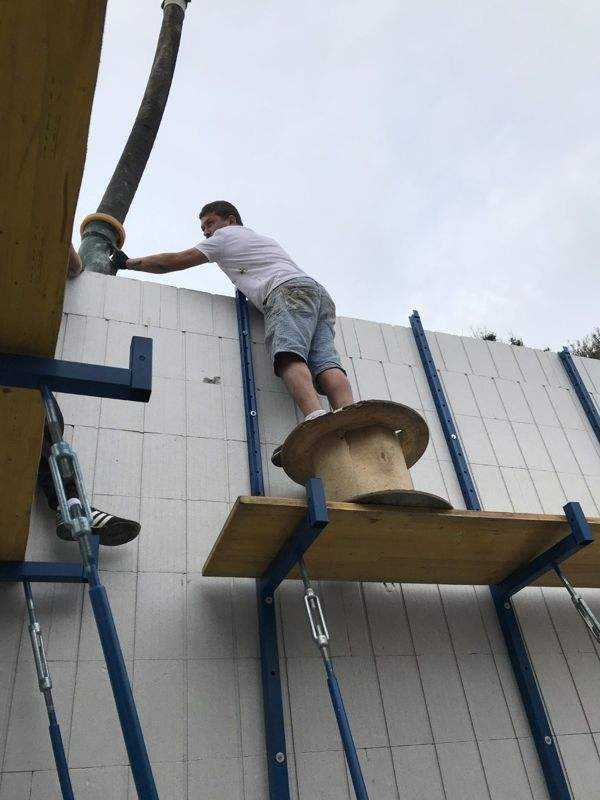 Remplissage d’un mur par le haut.