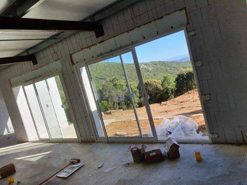 Les baies vitrées côté vue.