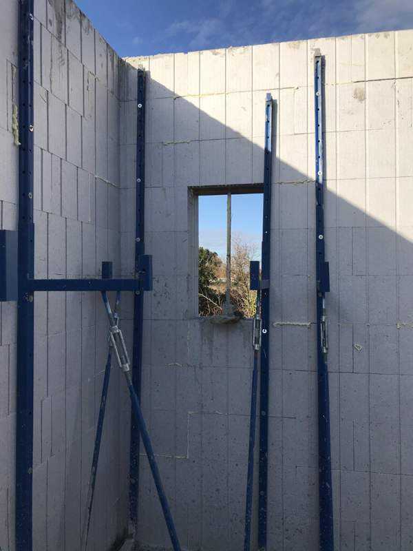 Les murs de refend suivent le même tracé que les murs de façade.