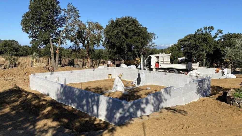5 octobre 2022 : murs du vide sanitaire en blocs Reverbloc.