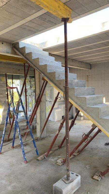 24 novembre 2022 : l’escalier en béton.