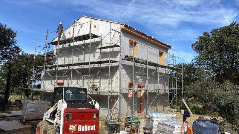 15 mars 2023 : échafaudage et enduit de façade.