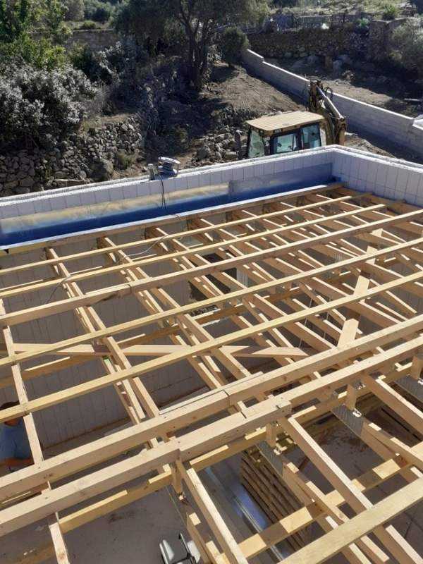 Les solives, vues depuis l’intérieur.