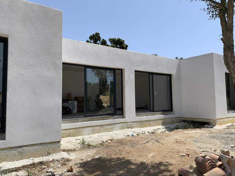 Les baies de la pièce de vie, façade terminée.